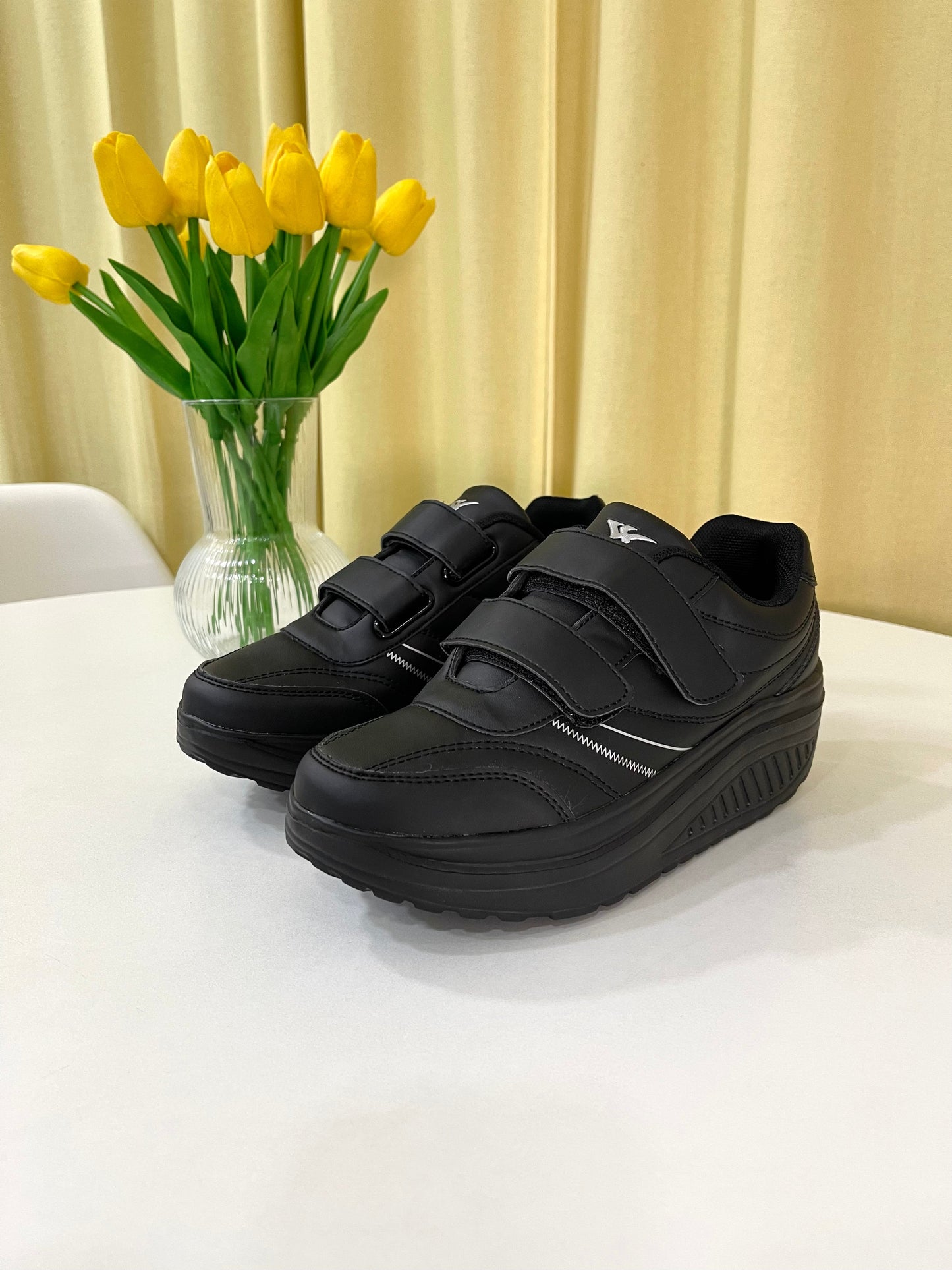 Scarpe Basculanti Nero Modello Bali in Eco Pelle Con Strappi
