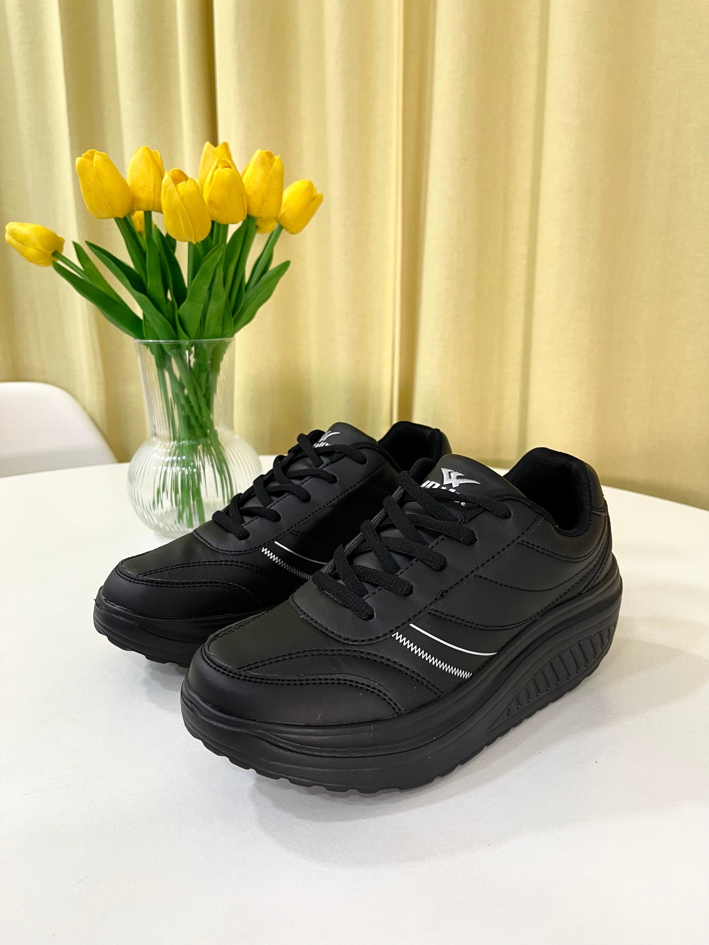 Scarpe Basculanti Nero Modello Bali in Eco Pelle Con Lacci