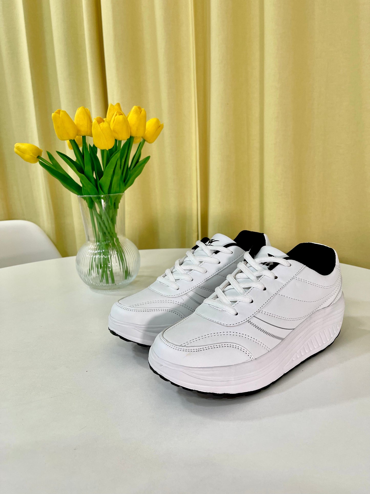 Scarpe Basculanti Bianco Modello Bali in Eco Pelle Con Lacci